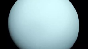 一个躺着的蓝绿色巨兽——天王星